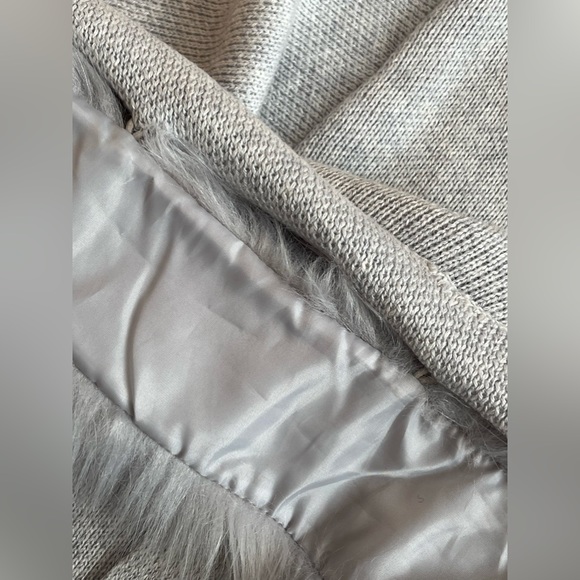 Women’s DOLCE CABO Knitted Long Vest With Faux Fur Collar NWT - Picture 8 of 15